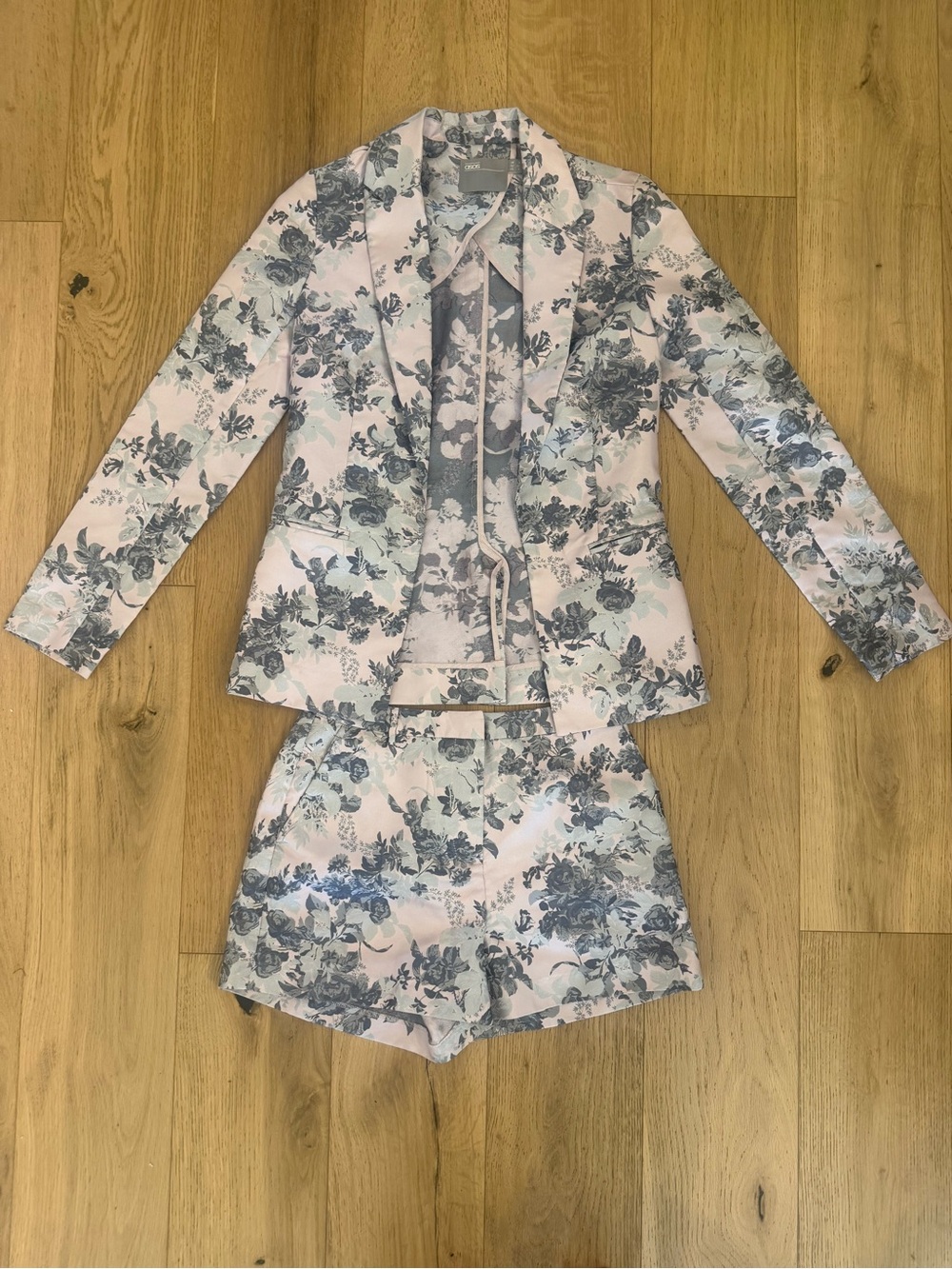 Floral Blazer and Shorts Set in Pale Pink and grey asos 2/4